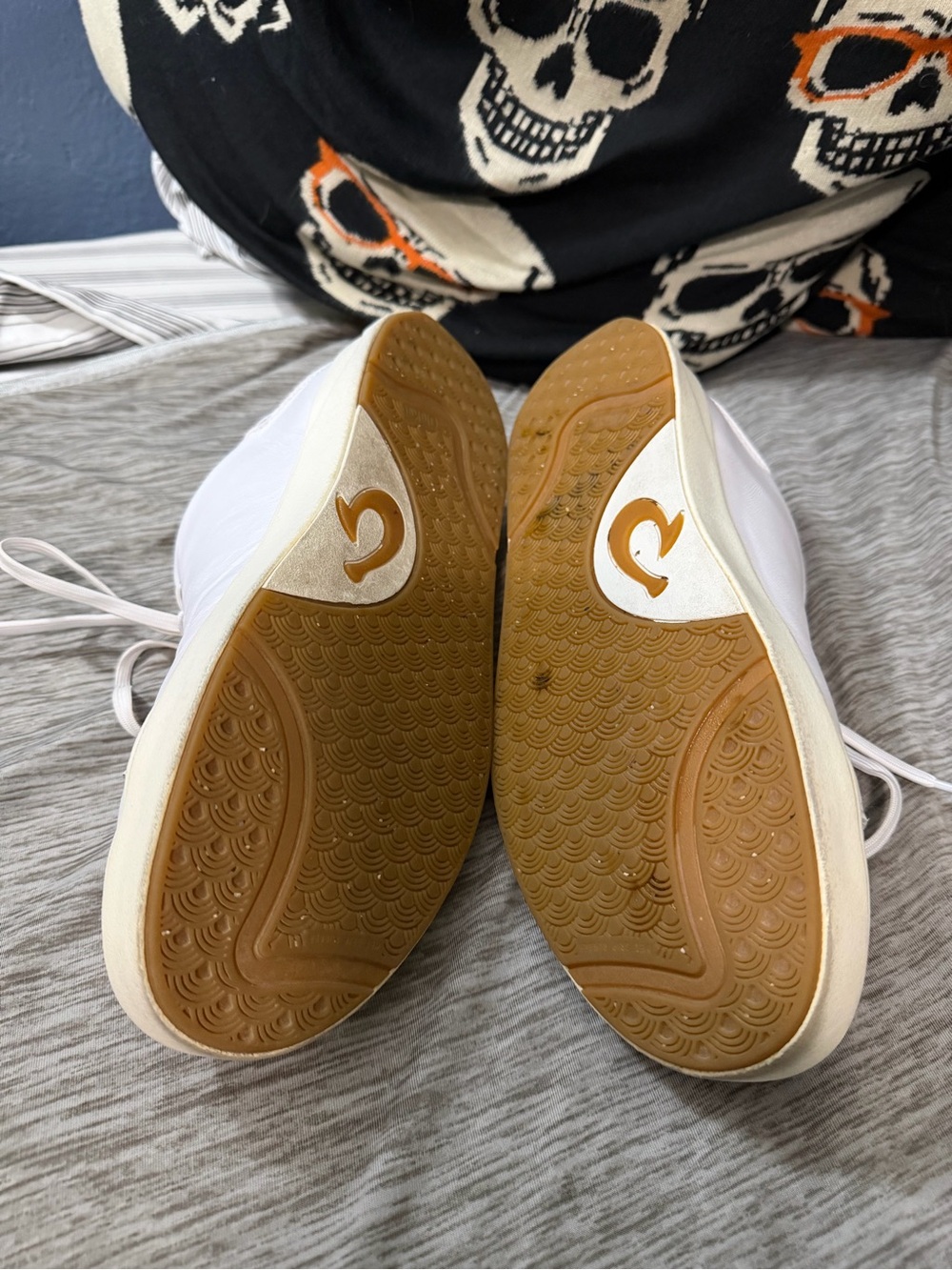 OluKai Lae’ahi Li’lli Men's White Leather Sneakers with Tan Lining - Picture 4 of 7